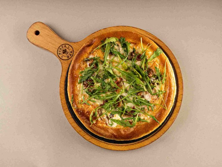 pizza-rukola-servirana-daska