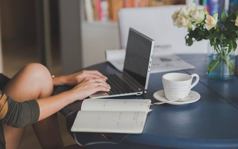 laptop-solja-sveska