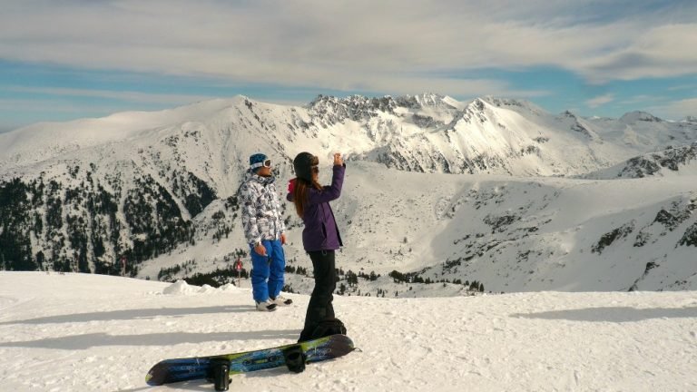skijaši-sneg-planina