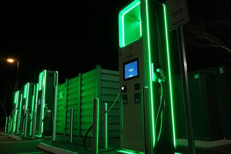 nocne-ev-stanice-za-punjenje